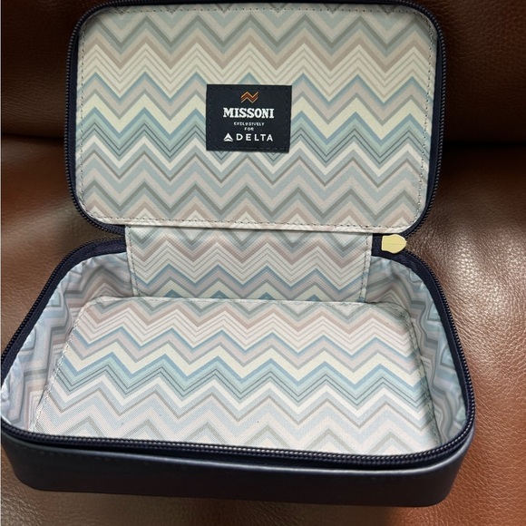 Missoni For Delta Travel /Toiletry Case/Bag Exclusive 2024 Release In Navy Blue - Picture 3 of 5